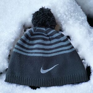 Nike Beanie Boy's Beanie Gray White Striped Logo One Size Youth